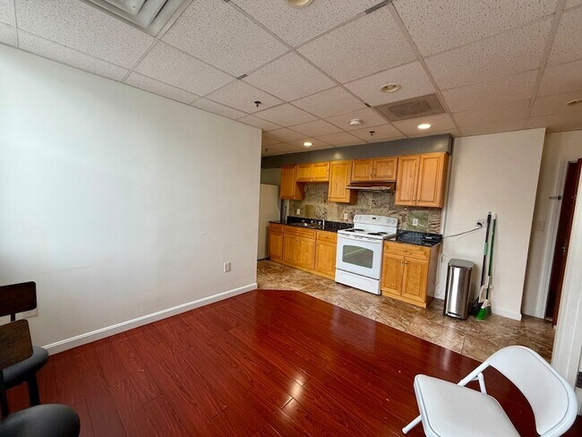 Building Photo - 72 Kneeland St