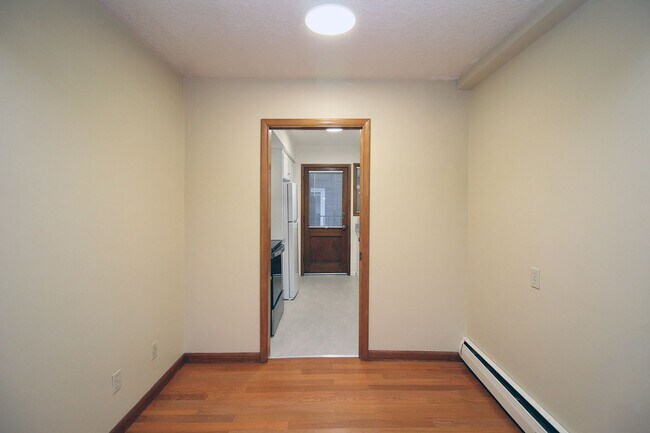 Building Photo - 3200-3236 SW Marigold St