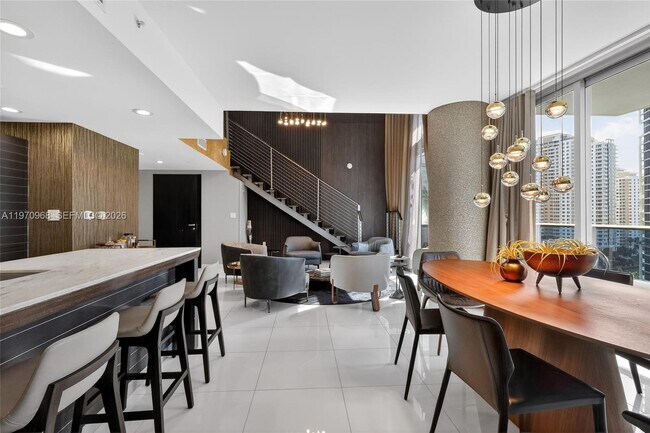 Building Photo - 200 Biscayne Blvd Way