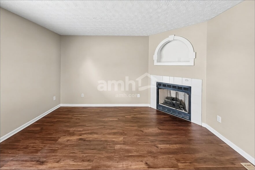 Building Photo - 340 Evergreen Cir