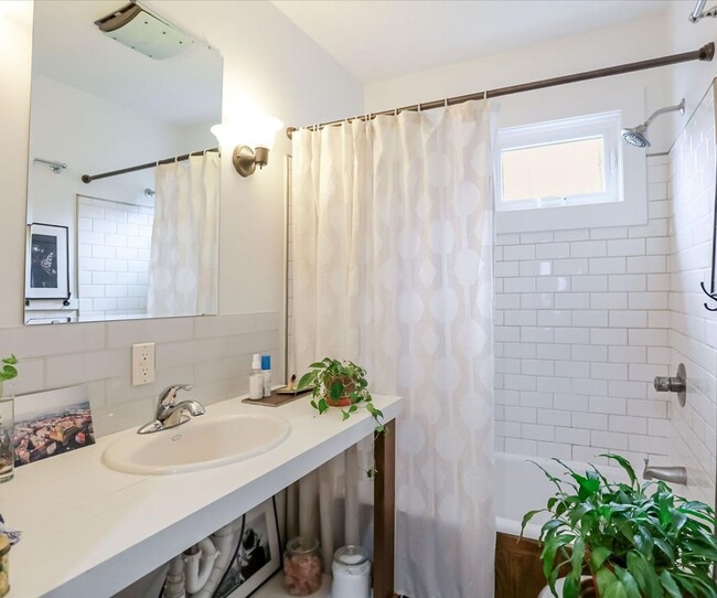 Building Photo - Beautiful New Listing Available August 21, 2026.  Monthly rent $2,100