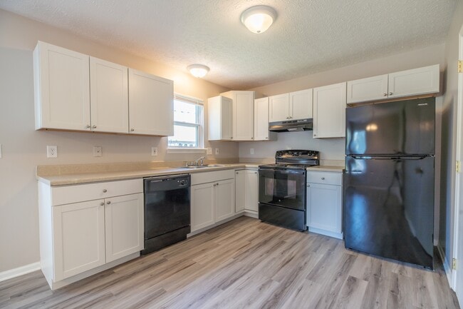 Building Photo - 484-486 Applegate Ln