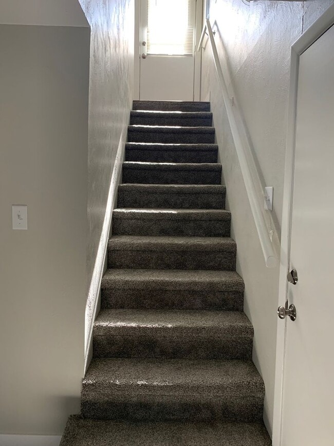 Building Photo - Beautiful 4 Bedroom 3 Bathroom Home in Wes...