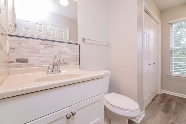 Building Photo - 4904 Silverdene St