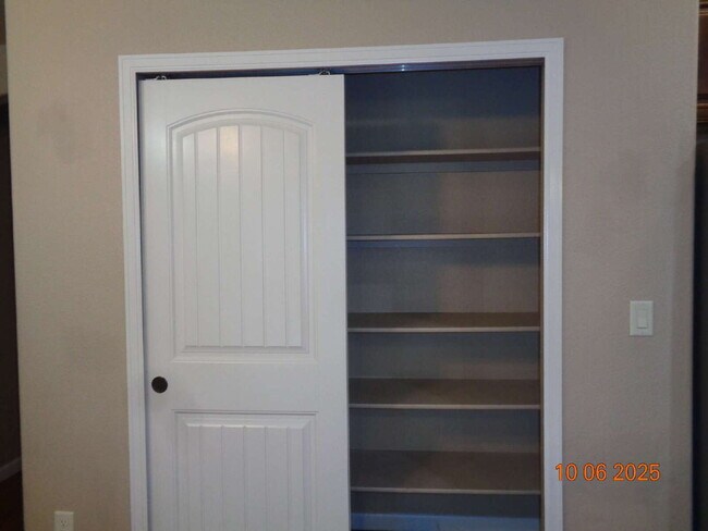 Building Photo - Exclusive community