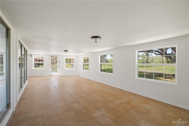 Building Photo - 2805 Lake Shore Dr