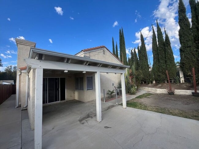 Building Photo - 39510 Sunrose Dr