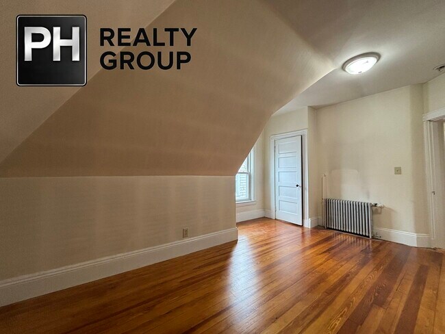 Building Photo - Park Road, Belmont, MA 02478 - 2 BR 1 BA triplex