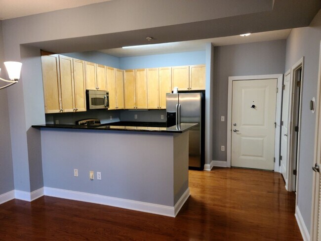 Building Photo - Gorgeous 1 bedroom, 1 bathroom condo in Mo...