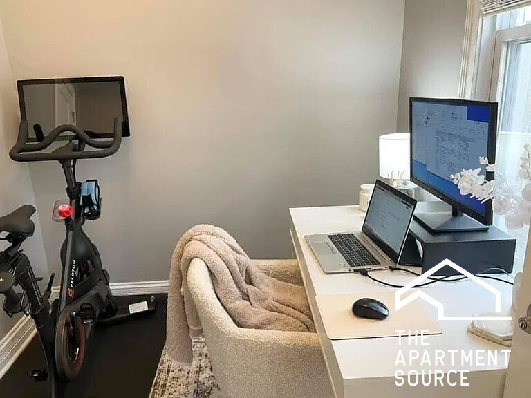 Building Photo - 2732 N Wilton Ave