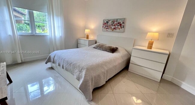 Building Photo - 19701 E Country Club Dr