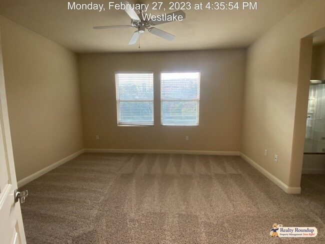 Building Photo - Pristine Condo with New Carpet and Dual Master Suites