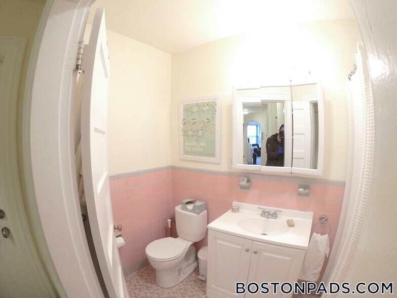 Building Photo - 1463 Beacon St