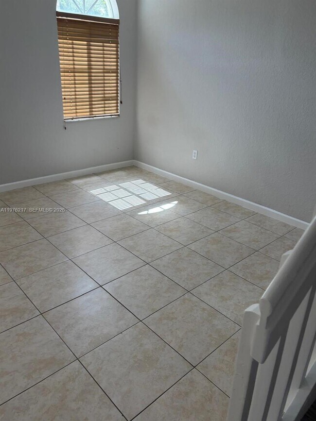 Building Photo - 27918 SW 140th Ave