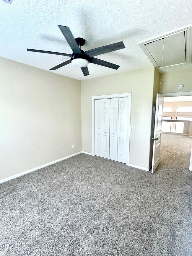 Building Photo - 807 Kipp Ave