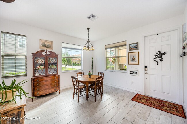 Building Photo - 1810 Noel Pl