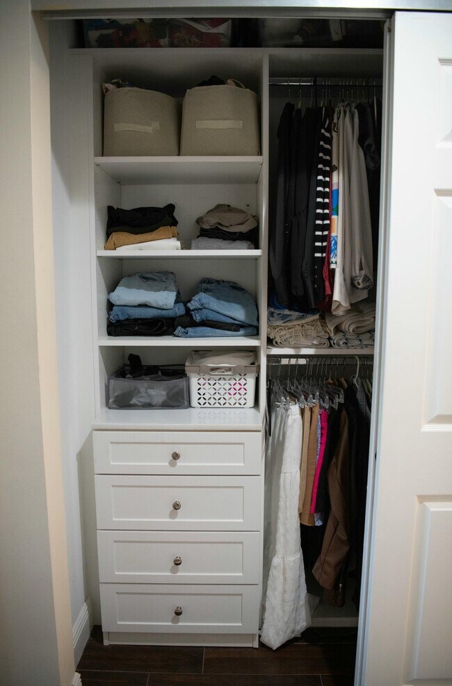 Building Photo - 1203 Town Center Dr