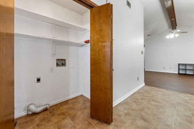 Building Photo - 3/2 Sherwood