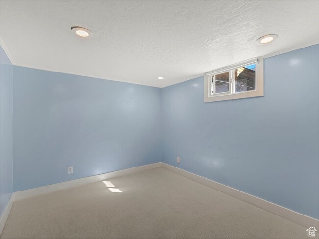Building Photo - Great Sugerhouse Home Now Available!