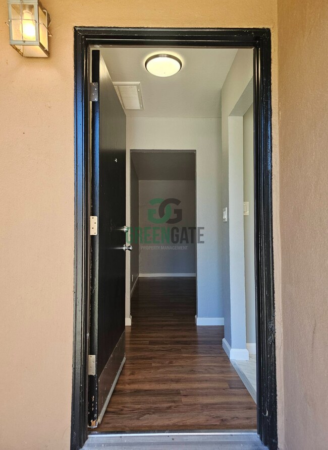 Building Photo - NOW AVAILABLE! 3 Bedroom, 1 Bathroom Home ...