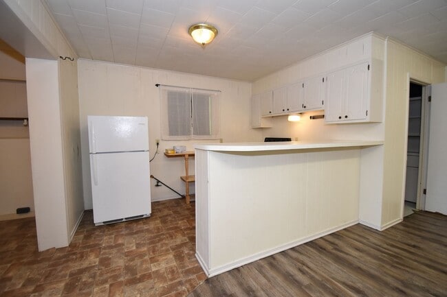 Building Photo - Studio Apartment with Large Yard