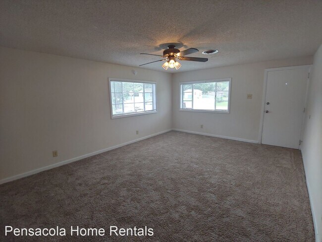 Building Photo - 3 br, 1 bath House - N. 62nd. Ave 726