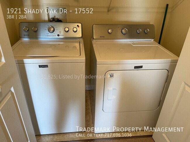 Building Photo - Spacious Row Townhome