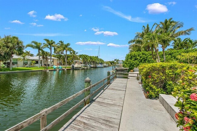 Building Photo - 614 Gladstone Ln