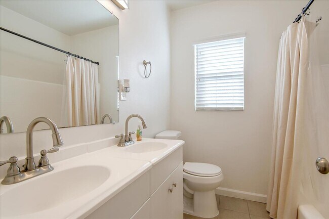 Building Photo - 11856 Beatrice St