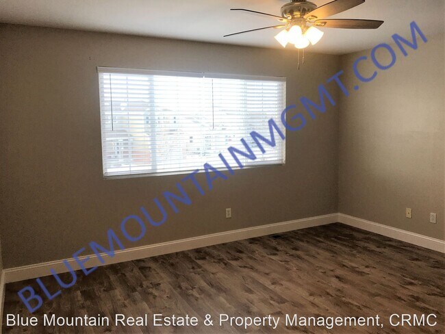 Building Photo - 2 br, 2.5 bath House - 3719 Range Drive
