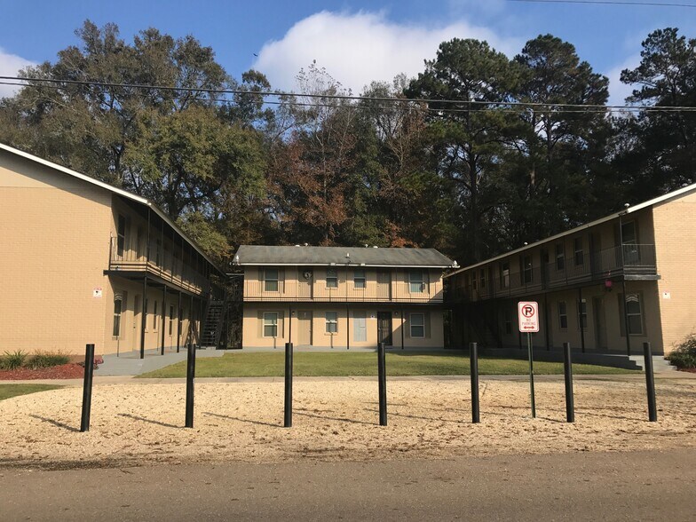 Building Photo - 312 N Chestnut St