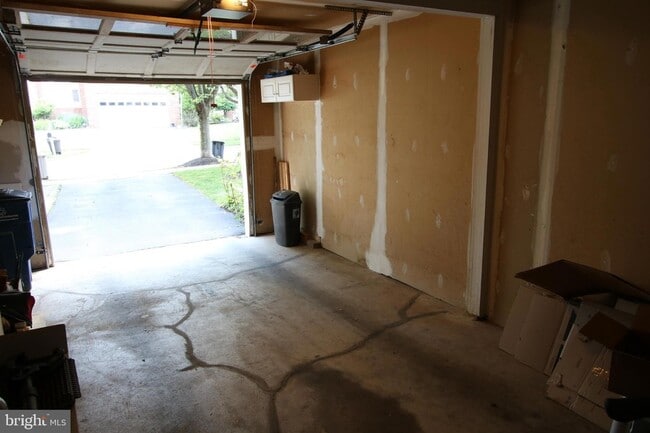 Building Photo - 13728 Valley Oak Cir