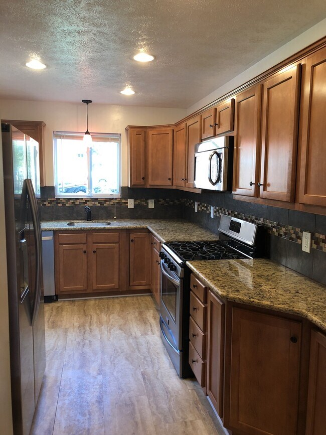 Building Photo - *****Gorgeous Lawrenceville 3-Bed / 1.5 Bath available FOR RENT   July 1st!!******