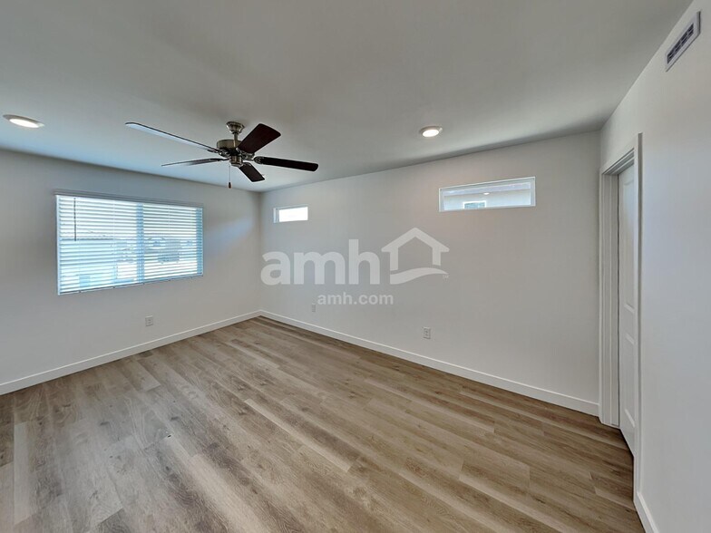 Building Photo - 9677 N Rancho Lozano