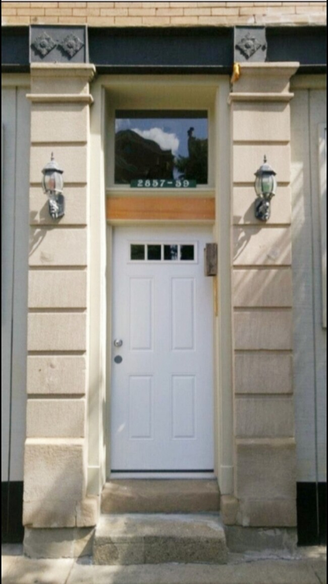 Building Photo - 2859 N Damen Ave