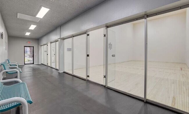 Building Photo - RESORT STYLE LIVING!