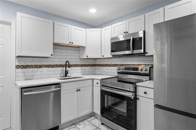 Building Photo - 1824 Atherton Dr