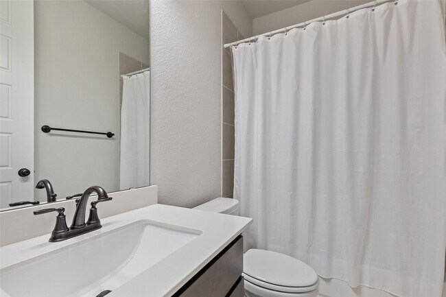 Building Photo - 2607 Rosebud Ln