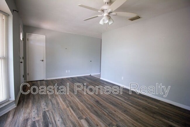 Building Photo - 10760 62nd Ave N