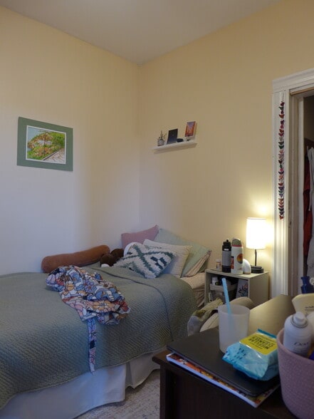 Building Photo - 828 Parker St