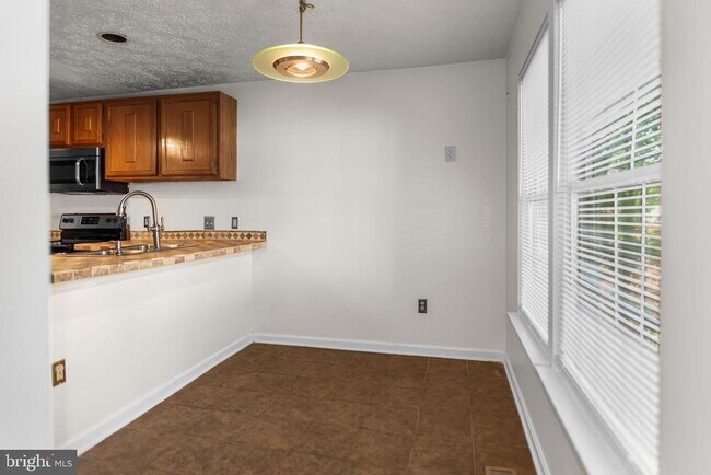 Building Photo - 8514 Rheims Ct