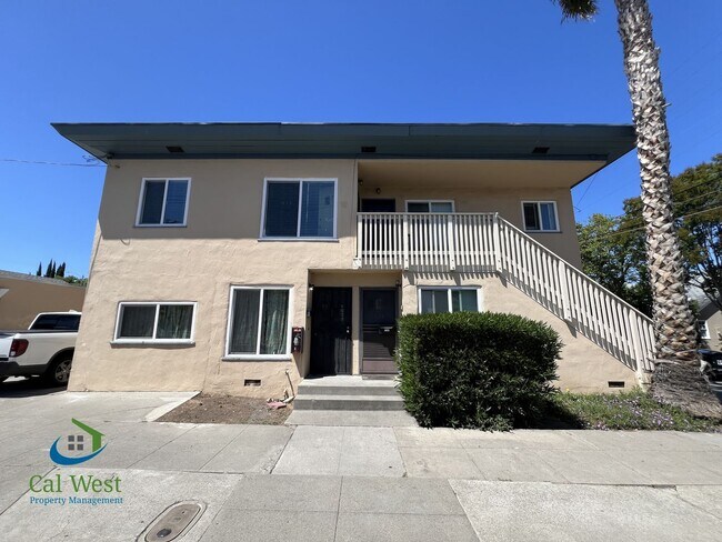 Building Photo - $2,395 - UPDATED 2 bedrooms/1 bathroom Upstairs Unit near Rose Garden!