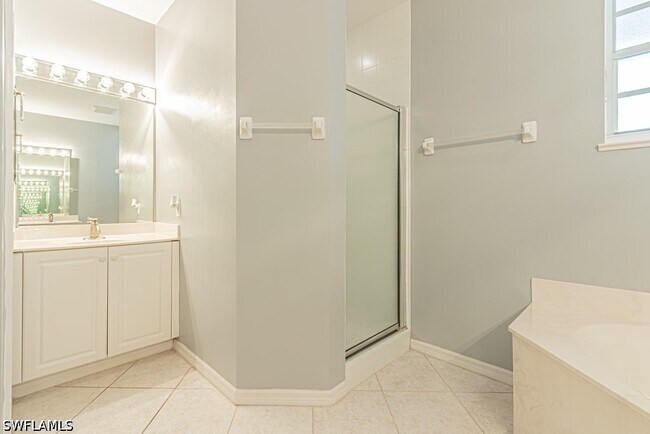 Building Photo - 2215 Hawksridge Dr