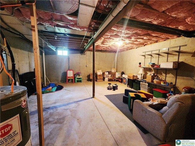 Building Photo - 278 Maple Ct