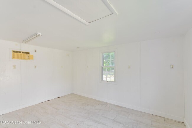 Building Photo - 2860 Hancock Dr