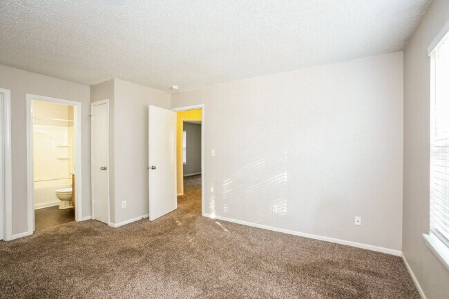 Building Photo - 5408 Alameda Rd