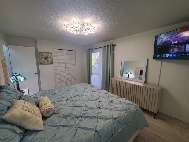 Building Photo - 279 S Brevard Ave