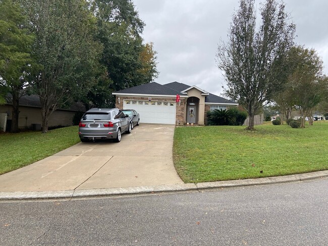 Besautiful Home, 3 bedrooms, 2 baths, 2 car garage Front View - 1069 Winter Ln