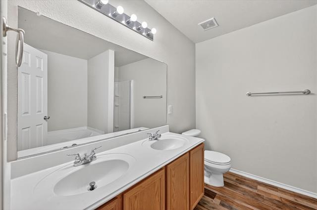 Building Photo - 1201 Lambert Dr