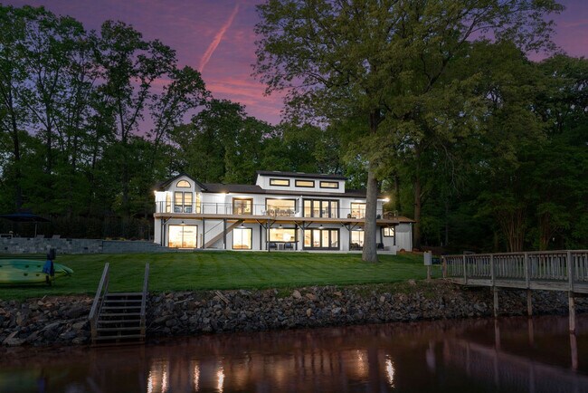 Building Photo - 3837 Fox Run